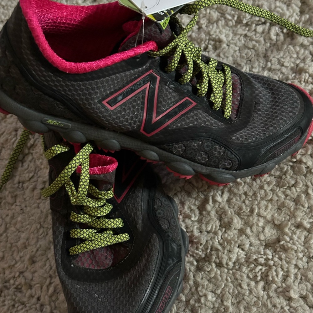New Balance - Picture 2 of 4